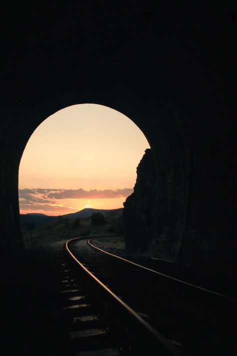 Film Images, Train Tracks, Photography Techniques, Scenery Wallpaper, Beautiful Photography, Aesthetic Photography, Pretty Pictures, Railroad Tracks, Beautiful Photo