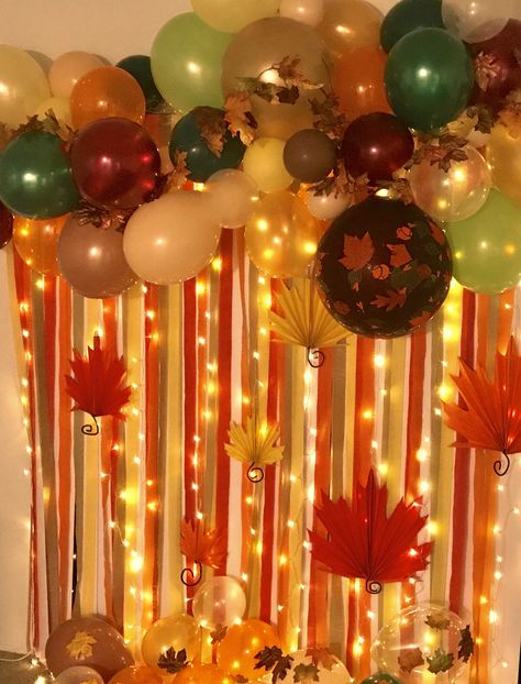 Thanksgiving Backdrop Ideas, Backdrop Thanksgiving, Thanksgiving Backdrop, Thanksgiving Table Settings Diy, Autumn Backdrop, Fall Backdrops, Place Settings Thanksgiving, Thanksgiving Background, Diy Photo Backdrop