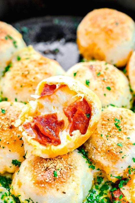 Pizza bites are made of pizza dough wrapped around mozzarella and pepperoni, brushed with olive oil, sprinkled with parmesan, and baked. Mozzarella Pizza Bites, Pizza Dough Balls Appetizers, Pizza Sticks With Pizza Dough, Pizza Balls With Pizza Dough, Pizza Dough Bites, Pizza Roll Appetizer, Pepperoni Balls, Homemade Pizza Bites, Pizza Dough Balls