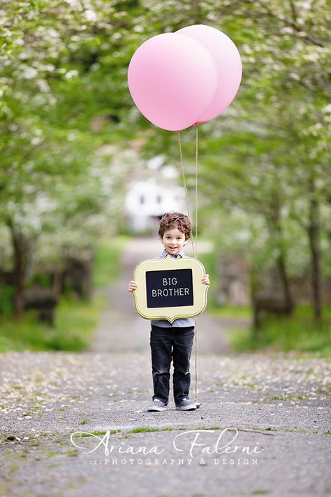 love the gender revel balloons! Sibling Gender Reveal, Gender Reveal Pictures, Gender Reveal Photography, Creative Gender Reveals, Gender Reveal Photos, Gender Announcements, Baby Reveal Party, Birth Announcement Girl, Album Foto