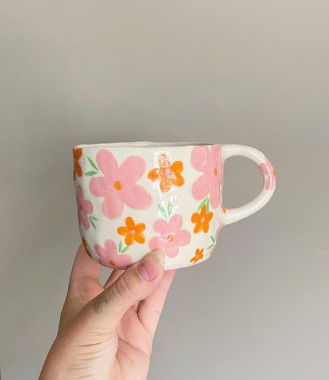 Aesthetic Mug Pottery Painting, Poterry Painting Mug, Painting Mugs Ideas Aesthetic, All Fired Up Pottery Ideas, Cute Mug Painting Ideas Aesthetic, Pottery Painting Aesthetic Ideas, Ceramic Pottery Ideas Aesthetic, Ceramic Cereal Bowl Ideas, Easy Painting Pottery Ideas