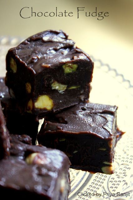 Dark Chocolate Fudge Recipe, Dark Chocolate Desserts, Dark Chocolate Recipes, Dark Chocolate Fudge, Fudge Recipes Chocolate, Christmas Fudge, Candy Recipes Homemade, Christmas Candy Recipes, Nut Recipes