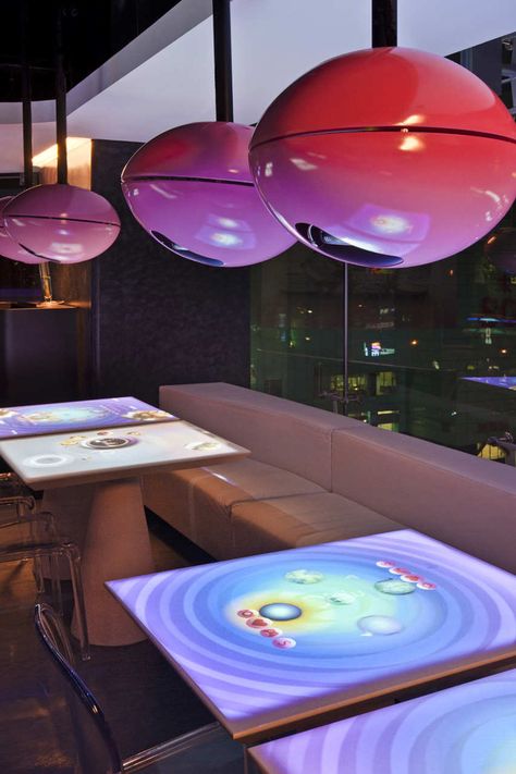 Interactive Restaurant Design, Interactive Restaurant, Futuristic Restaurant, Digital Restaurant, Parametric Furniture, Rosenborg Castle, Digital Retail, Bar Counter Design, White Restaurant