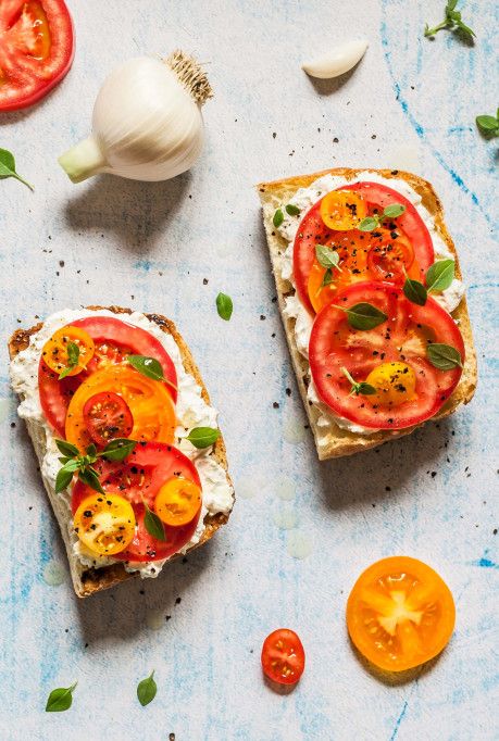 Ina Garten Appetizers: Tomato crostini with whipped feta #inagartenrecipes #inagarten #appetizerrecipes Tomato Crostini With Whipped Feta Ina Garten, Ina Garten Whipped Feta Crostini, Fig Appetizer Recipes, Tomato Crostini, Fig Appetizer, Sausage Stuffed Mushrooms, Roasted Figs, Goat Cheese Tart, Fancy Appetizers