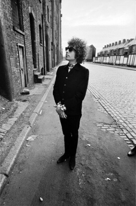 Bob Dylan Dublin Street Liverpool. Bob Dylan 1966, 70s Icons, Dublin Street, Travelling Wilburys, Cleveland Rocks, Vintage Bob, 4th Street, Music Magazines, Rare Pictures