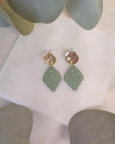 ATTENTION ATTENTION part one of our fall earrings is here!! Hurry on over to Etsy and get your fall accessories!! Sage Green Clay Earrings, Simple Polymer Clay Earrings, Autumn Earrings, Dangle Earrings Boho, Diy Jewelry Inspiration, Jewelry Minimalist, Fall Earrings, Earrings Polymer Clay, Fall Accessories