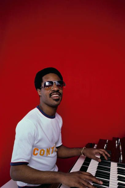 Stevie Wonder 1976 Pictures and Photos - Getty Images Stevie Wonder Aesthetic, Wonder Aesthetic, Colorful Fashion Photography, Neo Soul, Jazz Musicians, Stevie Wonder, Old Soul, Aesthetic Songs, Creative Video