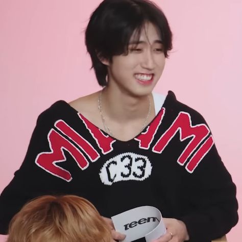 [Teen Vogue] Stray Kids Answer Questions About Each Other interview skz icon pfp laugh laughing smile smiling Han Jisung Laughing, Han Laughing, Han Jisung Smile, Skz Icon, Smile Icon, Love Your Smile, Kids Laughing, Make Her Smile, Above The Clouds