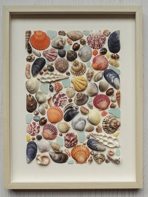 shell mosaic art Mosaic With Shells, Sea Shell Art Projects Diy Ideas, Framed Shell Art, Sea Shell Mosaic, Muscle Shell Art, Sea Shells Art, Painting With Seashells, Sea Shell Art Projects, Shell Crafts For Kids