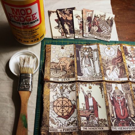 Crafts With Tarot Cards, Tarot Card Halloween Decor, Tarot Crafts Diy, Tarot Card Crafts Diy, Tarot Card Crafts, Tarot Cards Diy, Tarot Decoration, Homemade Tarot Cards, Tarot Crafts