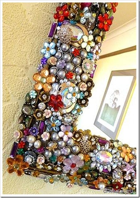 Jewelled Mirror DIY awesome idea!  Get crystal flowers here: http://www.partyspin.com/ProductDetails.asp?ProductCode=PSHP2002 My Bo, Mosaics Art, Upcycle Vintage, Old Jewelry Crafts, Jewel Frames, Costume Jewelry Crafts, The Fairest Of Them All, Beaded Mirror, Jewelry Frames