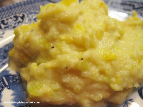 cooked sweet mashed summer squash Smashed Cauliflower Recipes, Potato Alternative, Potatoes Smashed, Smashed Cauliflower, Mashed Squash, Yellow Squash Recipes, Summer Squash Recipes, Cauliflower Recipe, Yellow Summer Squash