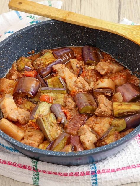 Filipino Eggplant Recipe, Pork Eggplant Recipe, Eggplant Tofu Recipe, Pork Belly Recipes Easy, Pork Binagoongan, Filipino Vegetable Recipes, Pinoy Foods, Filipino Foods, Pork Belly Recipes