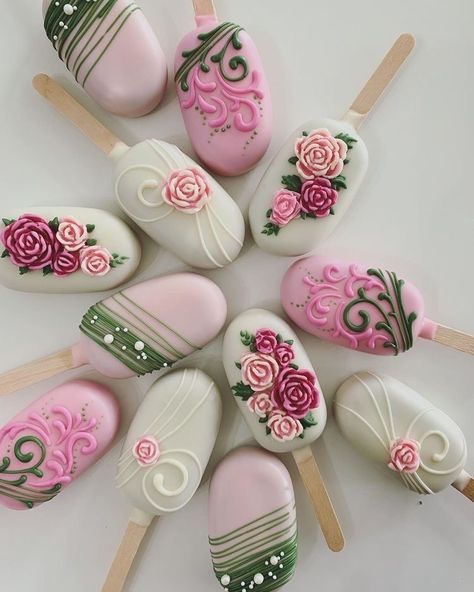 Mothers Day Cakesicles, Elegant Cake Pops, No Bake Cake Pops, Popsicles Cake, Ice Cream Cake Pops, Lollipop Recipe, Cake Pop Designs, Chocolate Candy Recipes, Cake Pop Decorating