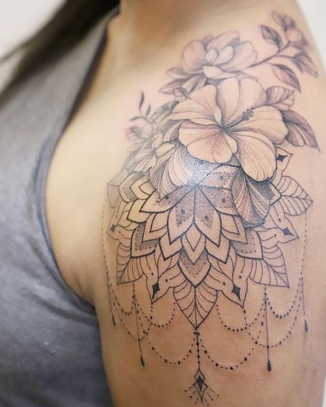 Lotus Tattoo Shoulder, Unalome Tattoos, Lace Shoulder Tattoo, Mandala Tattoo Shoulder, Girl Spine Tattoos, Mandala Tattoos For Women, Shoulder Tattoo Ideas, Feminine Shoulder Tattoos, Women's Shoulder Tattoo