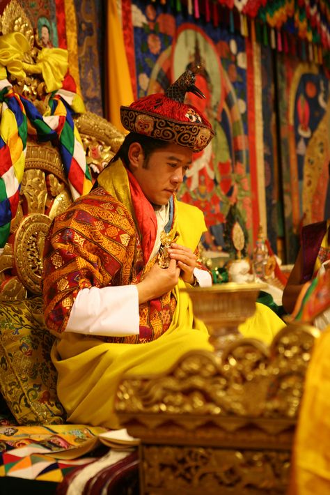 His Majesty Jigme Khesar Namgyel Wangchuck . King of Bhutan King Of Bhutan, Bhutan King, Hassanal Bolkiah, Sultan Of Brunei, Jetsun Pema, Image King, Princess Victoria Of Sweden, History Fashion, Imperial Palace