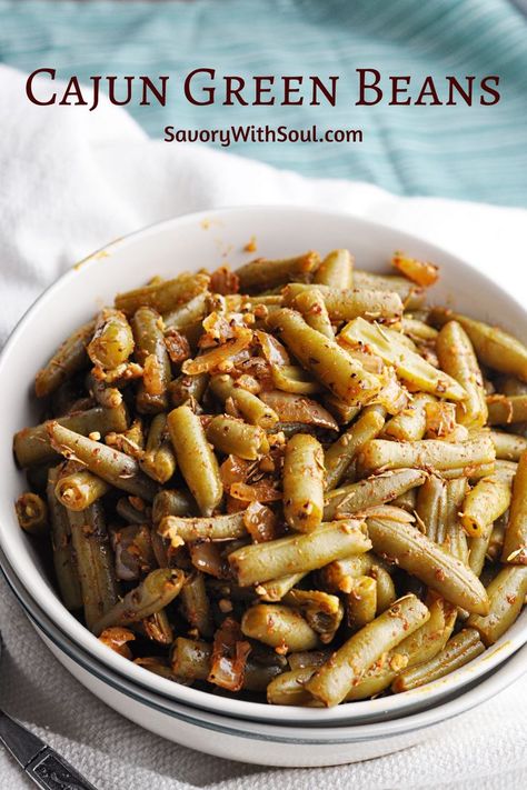 Cajun Green Beans Recipe, Cajun Green Beans, Spicy Green Bean Recipes, Canned Green Bean Recipes, Spicy Green Beans, Vegetables Dishes, Veggie Side Dish Recipes, Green Beans Recipe, Creole Cooking