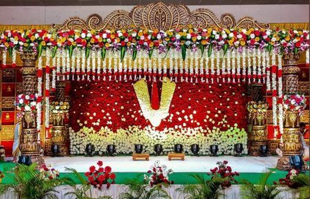 Photo By Marriages in Tirumala - Wedding Planners Kalyana Mandapam Decorations, Marriage Decoration Stage, Pelli Mandapam Decoration, Mrg Decoration, Wedding Stage Decorations Indian, Pelli Decoration, Mandapam Decoration, Stage Decoration Photos, Leaf Decor Wedding