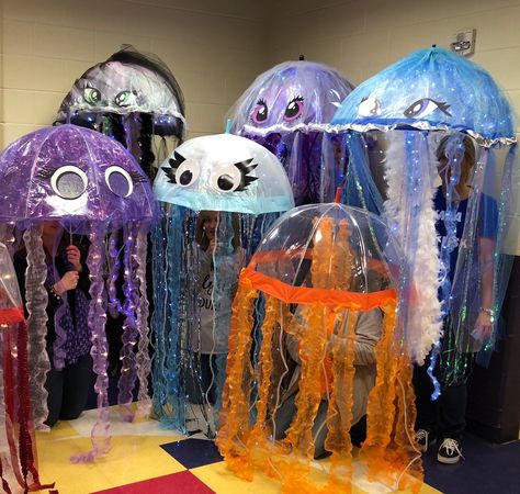 Jellyfish Costumes, Halloween Costume Couple, Infant Halloween, Best Group Halloween Costumes, Jellyfish Costume, Halloween Infantil, Halloween Costumes For 3, Costume Works, Homemade Halloween Costumes