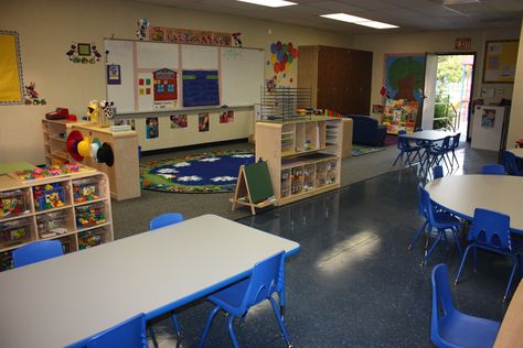 head start classroom layout | More Than ABCs and 123s: Preschool Classroom Set up! Head Start Classroom, Preschool Classroom Setup, Classroom Arrangement, Preschool Rooms, Prek Classroom, Classroom Layout, Early Childhood Classrooms, Preschool Class, Education Organization