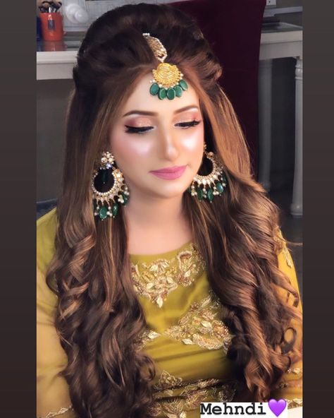 Aneela's Signature Salon on Instagram: “Mehndi❤️ How gorgeous does she look❤️” Pakistani Party Hairstyle, Hairstyles Mehndi, Pakistani Hairstyles, Pakistani Hair, Pakistani Wedding Hairstyles, 앞머리 스타일, Party Hairstyles For Long Hair, Mehndi Hairstyles, Pakistani Bridal Hairstyles