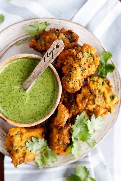 Chickpea Fritters, Fakeaway Recipes, Vegan Indian Recipes, Easy Vegan Dinner, Best Vegan Recipes, Vegetarian Meals, Tikka Masala, Samosa, Fried Food