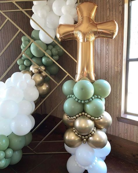 Boy Baptism Centerpieces, Baptism Decorations Boy, Christening Balloons, Baptism Themes, Candyland Christmas Tree, Recuerdos Primera Comunion Ideas, Confirmation Party, Baptism Centerpieces, Holy Communion Party