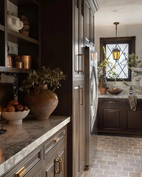 Kitchen Remodel Western, Wood Kitchen Cabinets With Gold Hardware, Colonial Style Kitchen Ideas, Dark Brown Home Interior, The Roaring Creek Home, Italian Countryside Interior Design, Brown Painted Cabinets Kitchen, Colorful Eclectic Home Living Room, Moody Parisian Interior