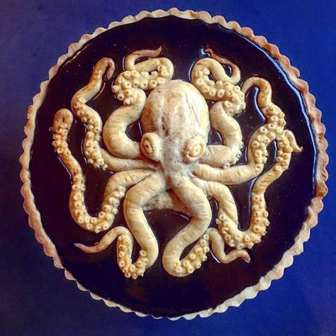 Amazing Pies, Om Ali, Fancy Pie Crust, Pie Crust Art, Creative Pies, Gothic Birthday, Dough Art, Decorative Pie Crust, Cottagecore Recipes