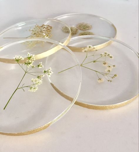 Pressed Flowers Diy, Pressed Flower Crafts, Diy Resin Projects, Resin Art Painting, Flower Resin, Epoxy Resin Crafts, Resin Coasters, Epoxy Resin Art, Diy Resin Art