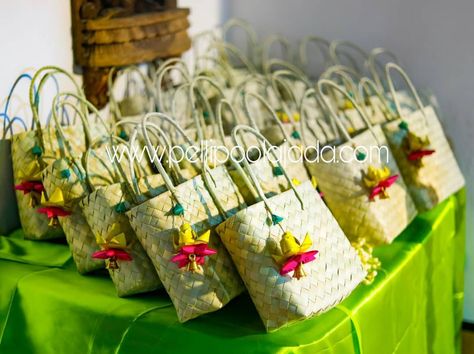 Return gifts as #palmleafbags with #palmstrings inside Eco-friendly palm leaf bags with 2-reusable palm strings and tambulam is the… Return Gifts Indian, Palm Leaf Bag, Pelli Poola Jada, Puja Decor, Poola Jada, Wedding Hall Decorations, Wedding Gift Pack, Housewarming Decorations, Mandap Decor