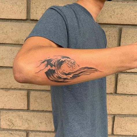 Waves Forearm Tattoo, Simple Beach Tattoo Men, Large Wave Tattoo, Ocean Tattoo Men, Beach Tattoo Men, Ocean Forearm Tattoo, Sea Tattoo Men, Surfing Tattoos Men, Wave Tattoo Men