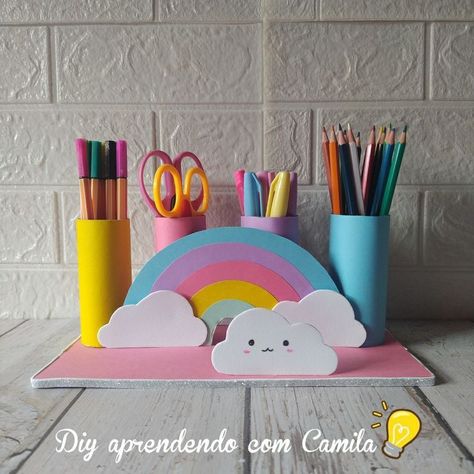 Cardboard Crafts Diy Decor, Diy Crafts Pencil Case, Cardboard Crafts Decoration, Escuela Diy, Diy Pencil Case, Creative Desks, Diy Desk Decor, Cardboard Crafts Diy, Book Crafts Diy