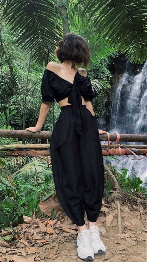 Jungle Style Outfit, Jungle Chic Outfit, Summer Outfit Goth, Jungle Aesthetic Outfit, Green Black White Aesthetic, Jungle Inspired Outfit, Summer Gothic Outfits, Goth Summer Aesthetic, Dark Boho Outfits