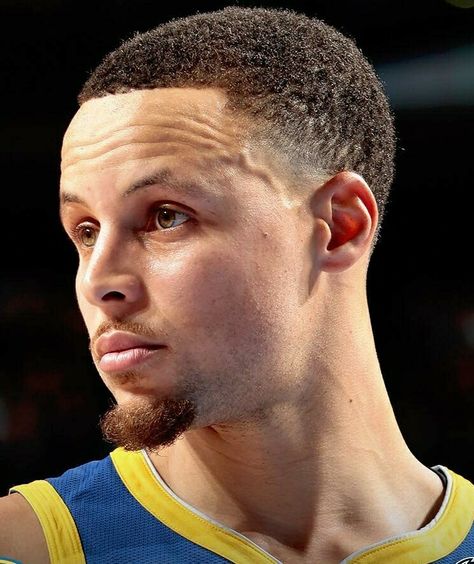 Stephen Curry Hair, Stephen Curry Haircut, Tomboy Things, Curry Hair, Photographer Quotes, Taper Fade Curly Hair, Curry Pictures, Stephen Curry Pictures, Chin Hair