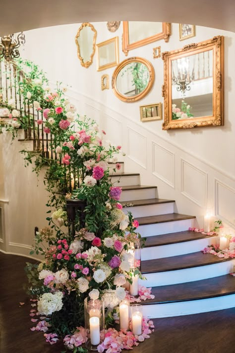 Dreamy Romantic Floral Staircase Bespoke Weddings — ISIBEAL studio floral design indianapolis Home Floral Decor For Wedding, Stair Flowers Wedding, Home Staircase Decor, Staircase Decor For Wedding, Floral Staircase Decor, Flowers For Stairs Wedding, Wedding Flower Floor Arrangements, House Decor For Wedding, Stairs Decor Wedding