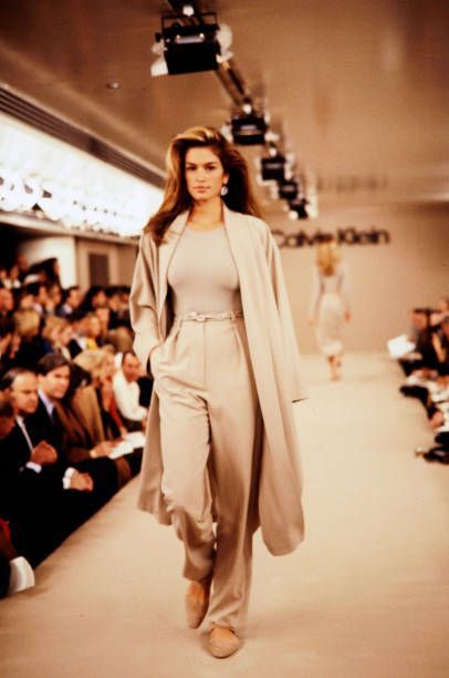 90s Supermodels Aesthetic, 90s Supermodel Aesthetic, Calvin Klein Runway, Supermodel Outfits, Cindy Crawford Style, Supermodel Aesthetic, 90s Fashion Icons, Best Fall Outfits, Models 90s