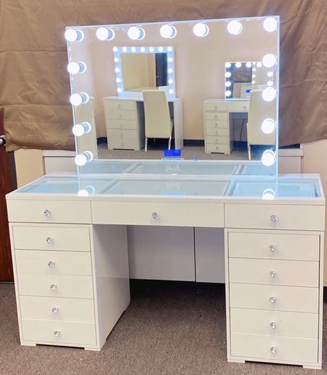 Cute Full Sized Bed Frames, Teen Vanity Ideas, Vanity Mirror Ideas Bedrooms, Vanity Ideas Bedroom Modern Luxury, Diy Bedroom Vanity, Pearls Vanity, Teen Vanity, Aesthetic Vanity, Cute Vanity