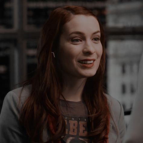 Charlie From Supernatural, Supernatural Female Characters, Charlie Bradbury Icons, Felicia Day Supernatural, Charlie Bradbury Aesthetic, Spn Charlie, Charlie Supernatural, Supernatural Charlie, Charlie Bradbury