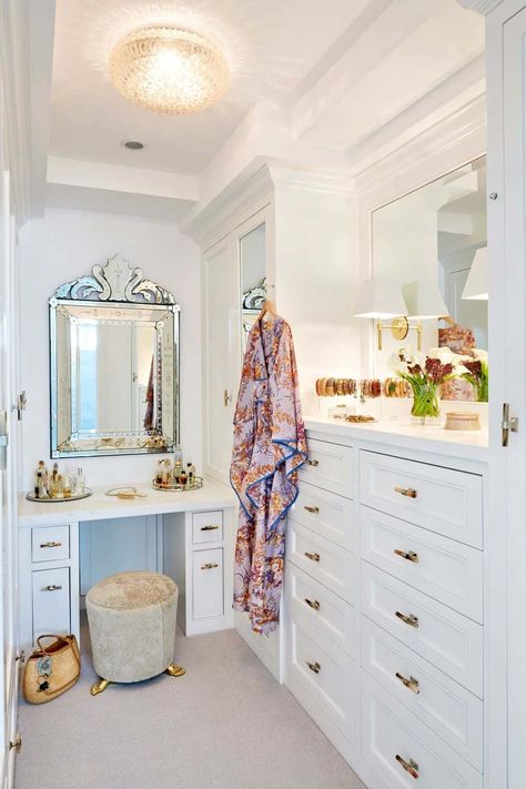 Closet organization ideas to help you get the most out of your space Vanity Ideas Bedroom, Organiser Son Dressing, Custom Closet Design, Closet Vanity, Dressing Room Closet, Walking Closet, Walk In Closet Design, Walk In Closets, Closet Remodel