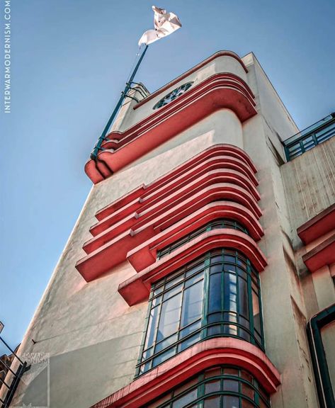 Hotel Plans, Streamline Moderne Architecture, Hundertwasser Architecture, Art Deco Homes, Theater Rooms, Art Deco Hotel, Hotel Exterior, Hotel Plan, Streamline Moderne