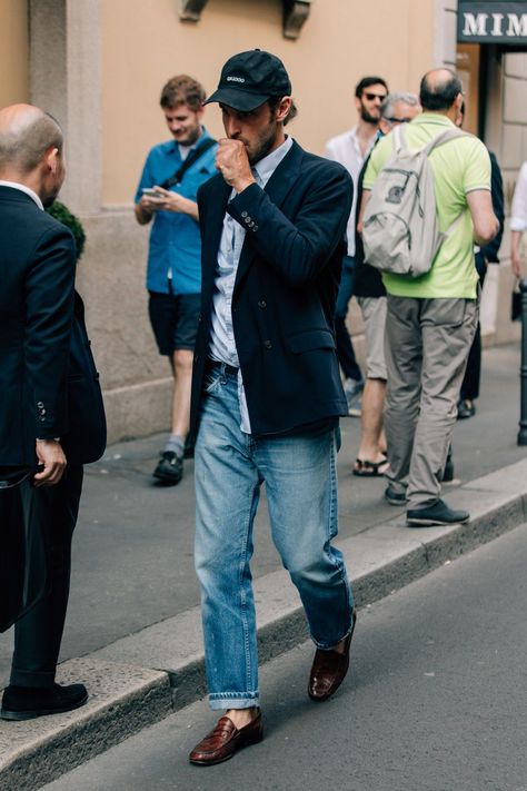 Mens Ivy Style, Hipster Suit, Loafers 2023, Best Loafers, Milan Fashion Week Men, Milan Street Style, American Casual, Mens Fashion Inspiration, Gq Magazine