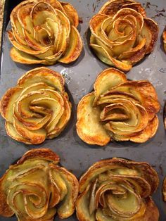 Potato Roses, Pudding Chia, Recipes Pizza, Brunch Cake, How To Make Potatoes, Decorações Com Comidas, Passover Recipes, Potato Side Dishes, Think Food