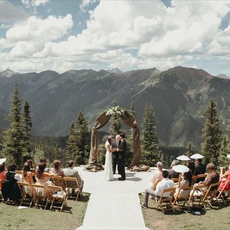 Small Wedding Cake Ideas, Aspen Colorado Wedding, Small Wedding Cake, Mountaintop Wedding, Intimate Wedding Reception, Smallest Wedding Venue, Colorado Wedding Venues, Wedding Spot, Intimate Wedding Ceremony