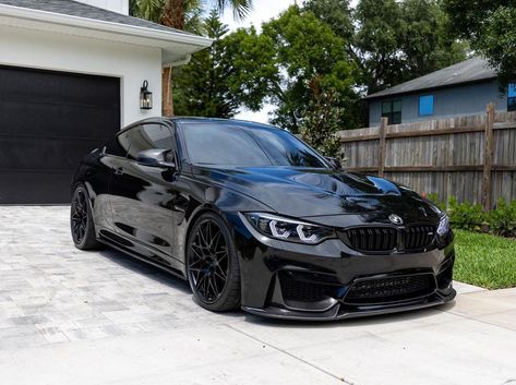 Black Bmw Wallpapers, Bmw Rr1000, Bmw M4 F82, Car Builds, Cool Truck Accessories, F82 M4, Carros Bmw, Car Seat Poncho, Serie Bmw