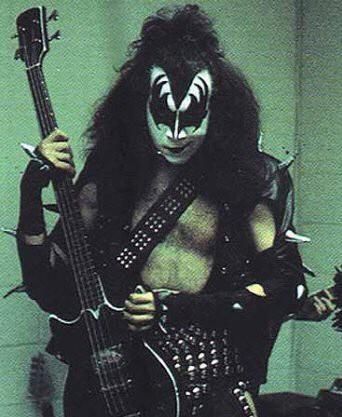 Gene Simmons Kiss, Kiss Costume, League Of Heroes, Band Kiss, Band Photoshoot, Vinnie Vincent, Kiss Images, Eric Carr, Football 49ers