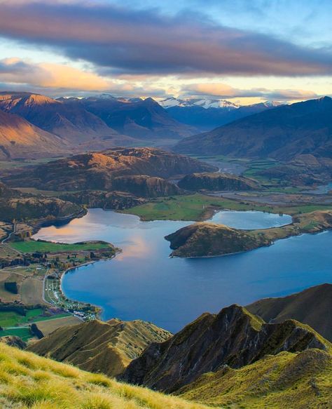 Inspirational Landscapes, New Zealand Lakes, Wanaka New Zealand, Lake Wanaka, Visit New Zealand, New Zealand South Island, Big Cities, Travel Pics, Weird Dreams