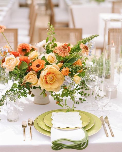 Chartreuse Wedding Decor, Citrus Wedding Colors, Positano Party, Thanksgiving Florals, Chartreuse Wedding, Round Wedding Tables, Green Centerpieces, Chelsea Wedding, Orange Wedding Flowers