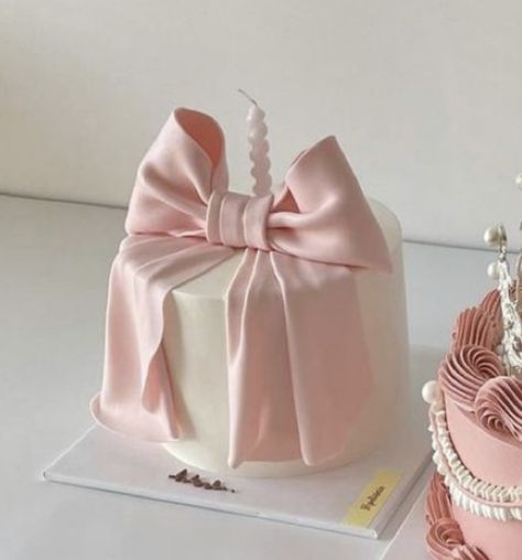 Coquette Decoration, Dinara Kasko, 35 Birthday, 17 Birthday Cake, Random Shapes, 17 Birthday, Birthday Cake Decorating Ideas, Vintage Birthday Cakes, 13 Birthday