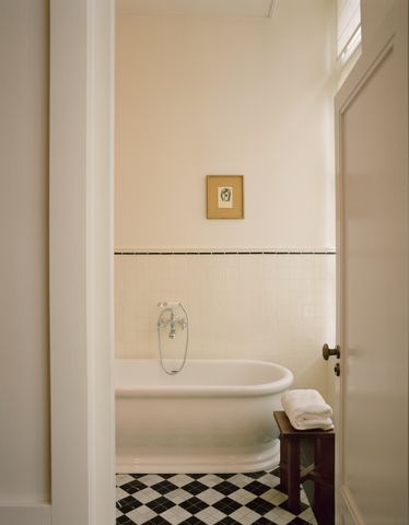 Checking In | Hotel Chateau Voltaire | elsie green 40s Bathroom, Parisian Bathroom, Boutique Hotel Paris, Hotels In Paris, Best Boutique Hotels, Classic Bathroom, Black Tiles, Bathroom Trends, Bathroom Inspo